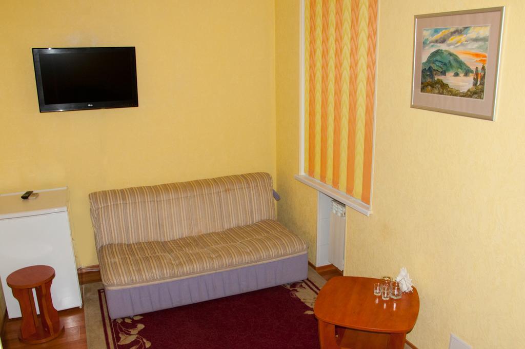 Hotel 7 Zirok Melitopolʼ Quarto foto