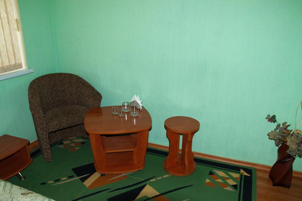 Hotel 7 Zirok Melitopolʼ Quarto foto