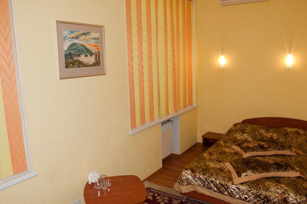 Hotel 7 Zirok Melitopolʼ Quarto foto