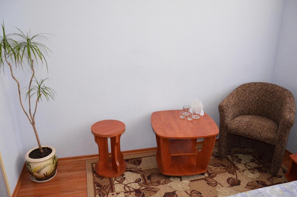 Hotel 7 Zirok Melitopolʼ Quarto foto